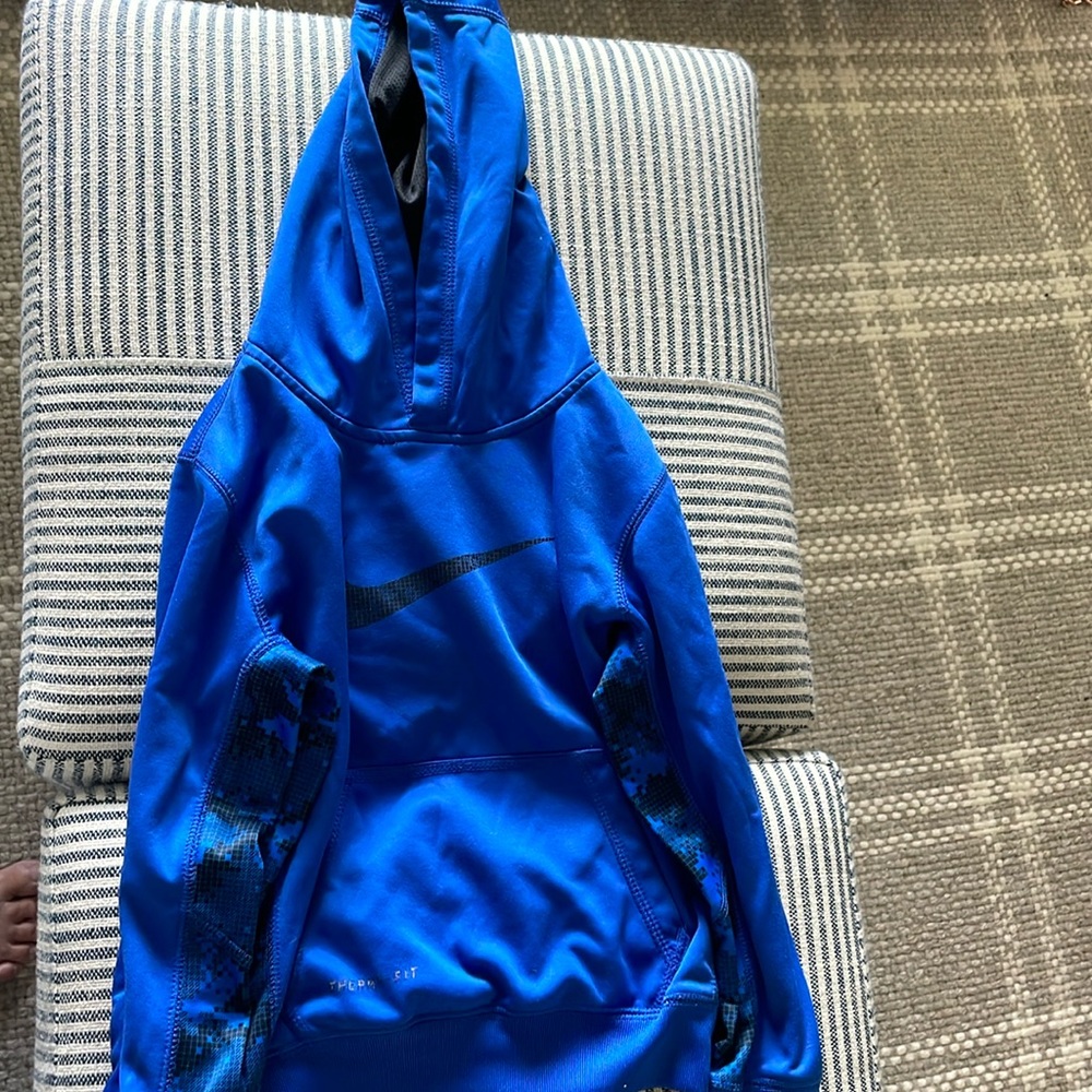 Boys Nike thermafit hoodie size 6
